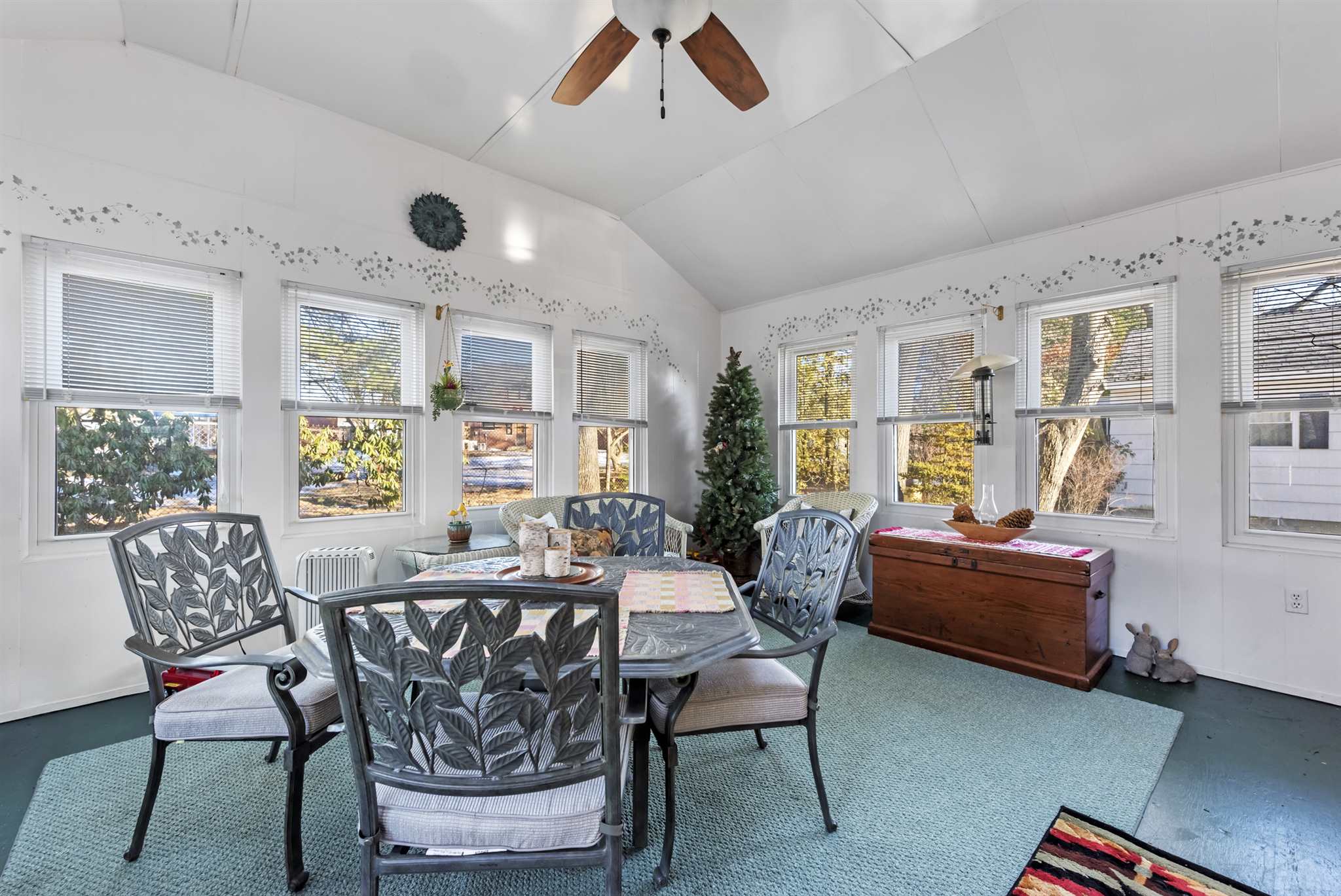 141 Hillhaven Road Manchester, NH 03104 - Photo 13 of 22 Gallery Image 13