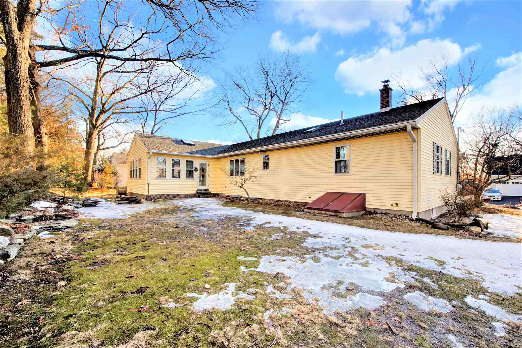 141 Hillhaven Road Manchester, NH 03104 - Photo 4 of 22 Gallery Image 4