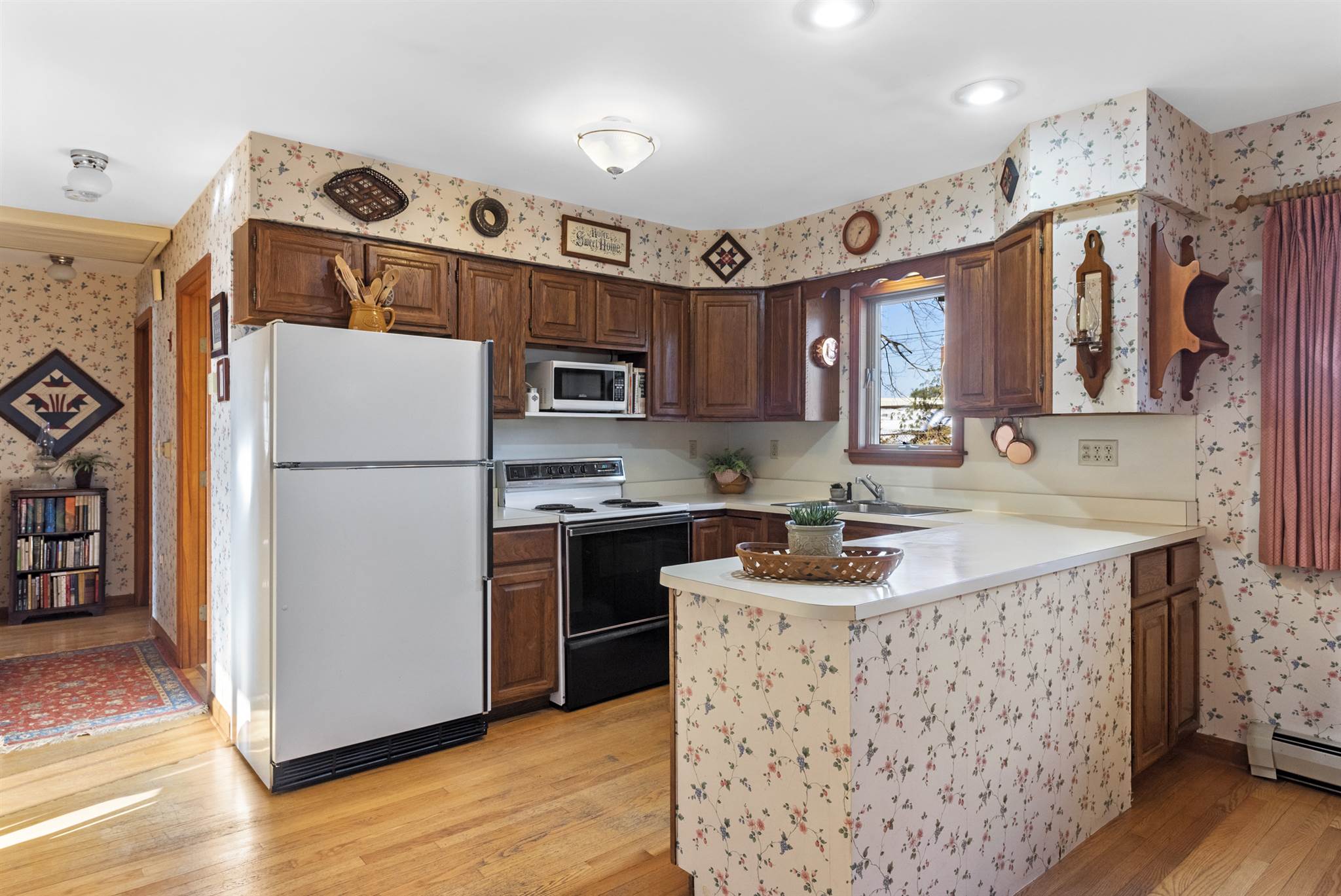 141 Hillhaven Road Manchester, NH 03104 - Photo 8 of 22 Gallery Image 8
