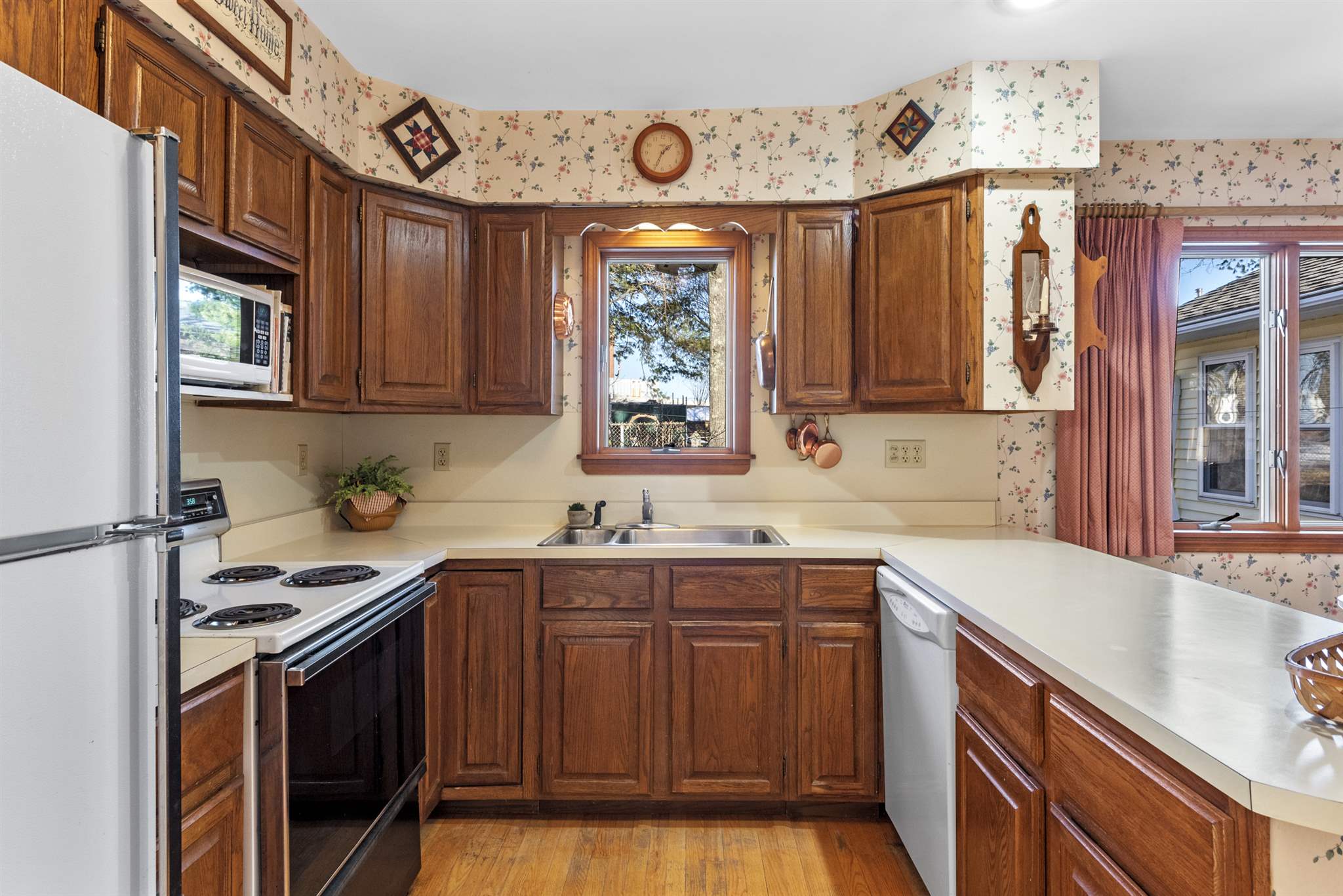141 Hillhaven Road Manchester, NH 03104 - Photo 9 of 22 Gallery Image 9