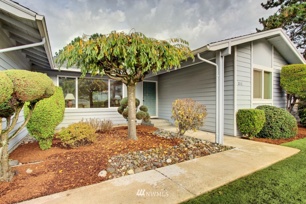 2116 Southeast 22nd Place Renton, WA 98055 - Photo 2 of 10