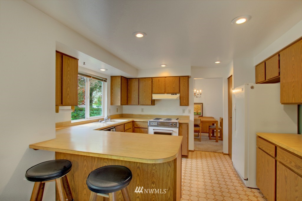 2116 Southeast 22nd Place Renton, WA 98055 - Photo 4 of 10