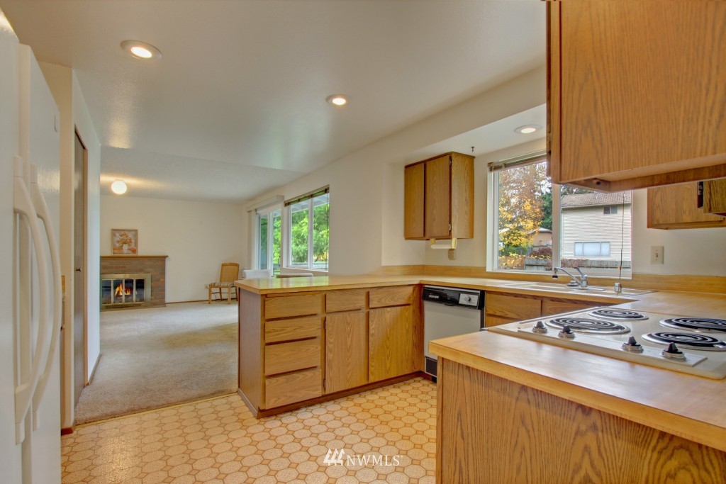2116 Southeast 22nd Place Renton, WA 98055 - Photo 5 of 10