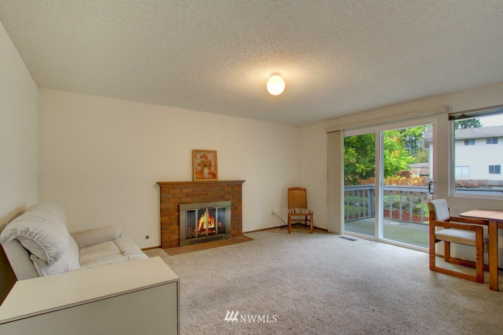 2116 Southeast 22nd Place Renton, WA 98055 - Photo 6 of 10