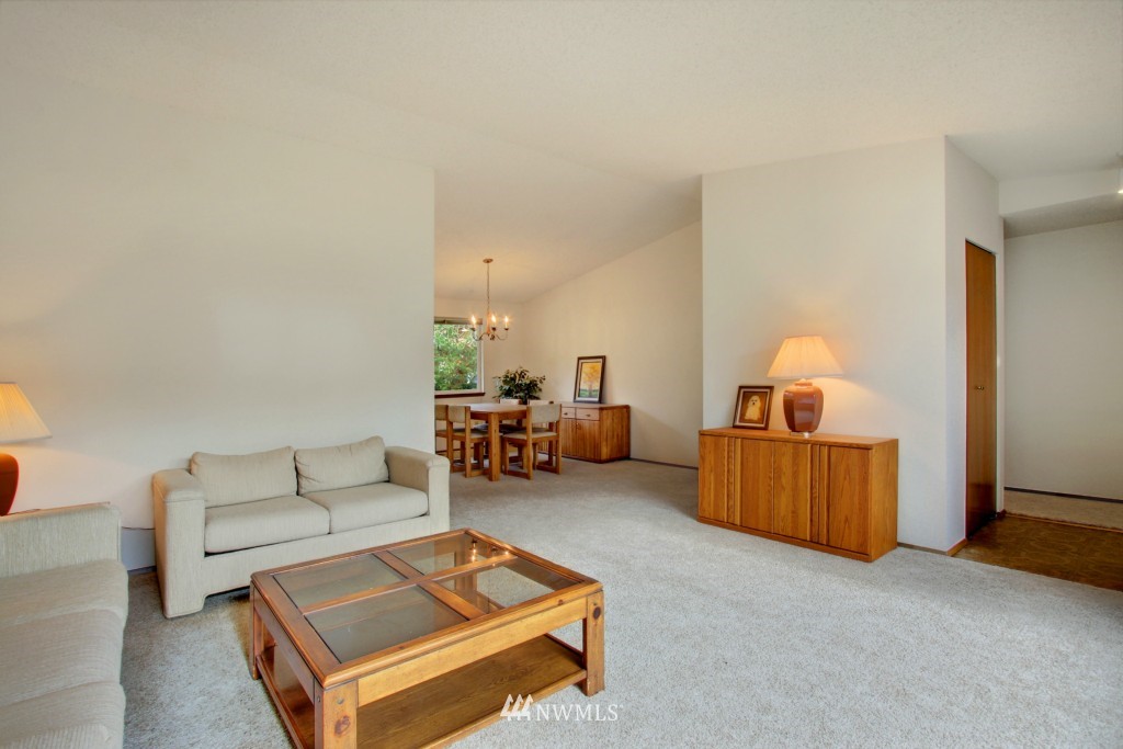 2116 Southeast 22nd Place Renton, WA 98055 - Photo 7 of 10