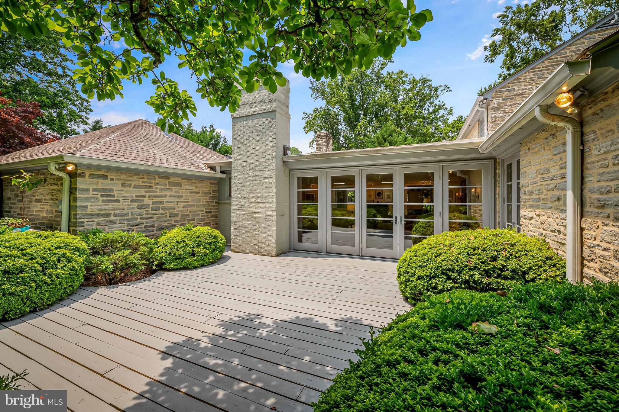 6 Meadow Road Baltimore, MD 21212 - Photo 10 of 53 a front view of a house with a garden