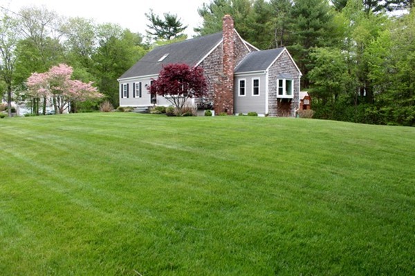 136 Brookwood Road Hanover, MA 02339 - Photo 2 of 25