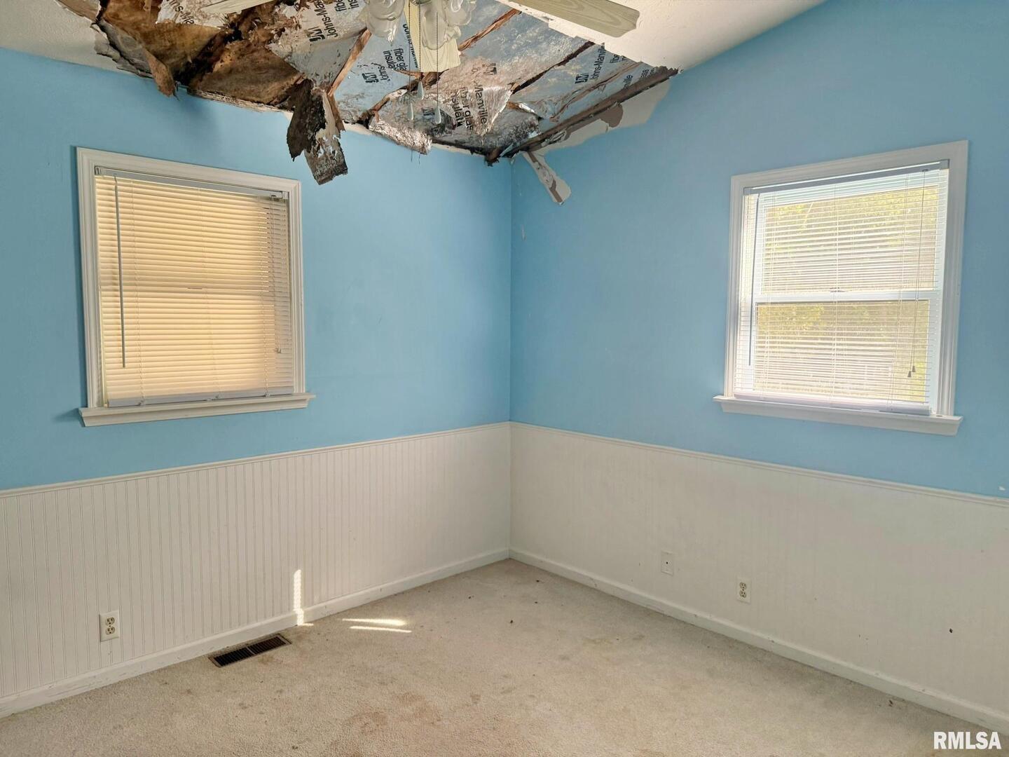 24 Adkins Street Metropolis, IL 62960 - Photo 13 of 23 an empty room with a window