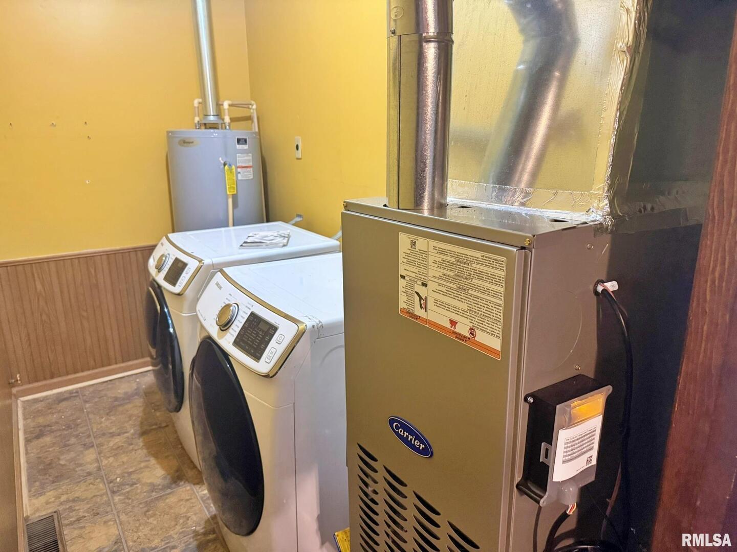 24 Adkins Street Metropolis, IL 62960 - Photo 22 of 23 a utility room with dryer and washer