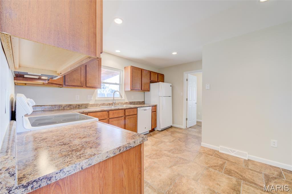 7057 Howdershell Road Hazelwood, MO 63031 - Photo 14 of 34 Gallery Image 14