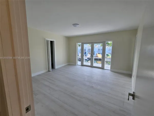 $6,000 | 834 Raymond Street, Miami Beach, FL 33141