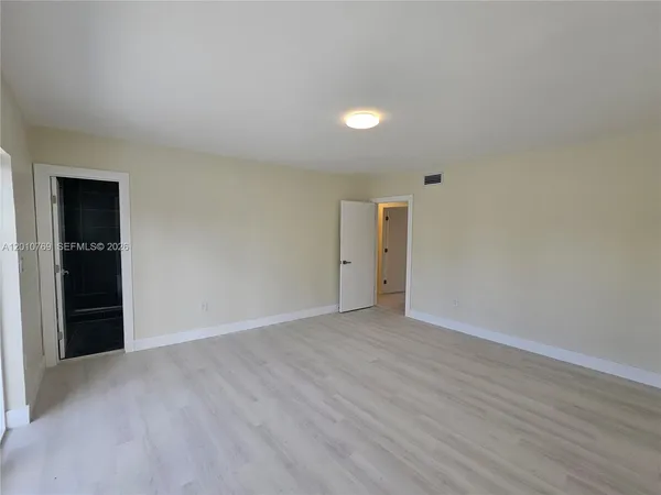 $6,000 | 834 Raymond Street, Miami Beach, FL 33141
