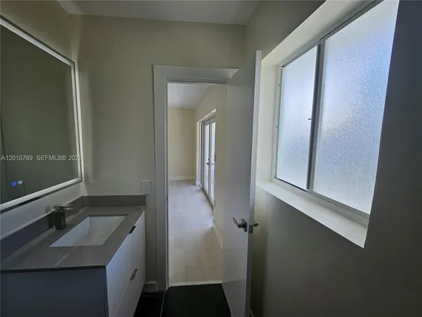 $6,000 | 834 Raymond Street, Miami Beach, FL 33141