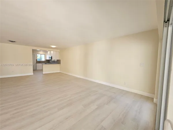 $6,000 | 834 Raymond Street, Miami Beach, FL 33141