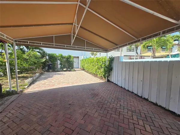 $6,000 | 834 Raymond Street, Miami Beach, FL 33141