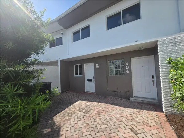 $6,000 | 834 Raymond Street, Miami Beach, FL 33141
