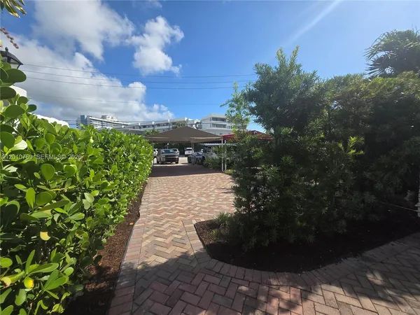 $6,000 | 834 Raymond Street, Miami Beach, FL 33141