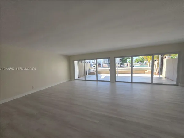 $6,000 | 834 Raymond Street, Miami Beach, FL 33141
