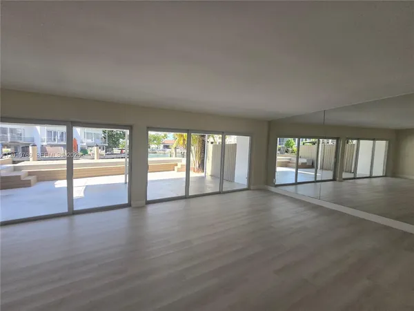 $6,000 | 834 Raymond Street, Miami Beach, FL 33141