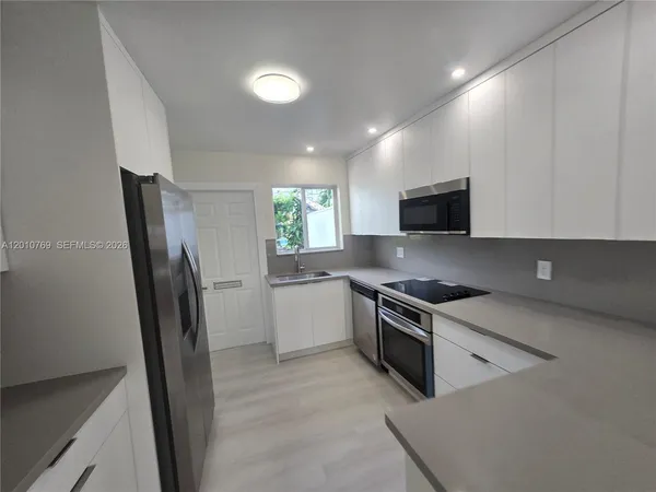 $6,000 | 834 Raymond Street, Miami Beach, FL 33141