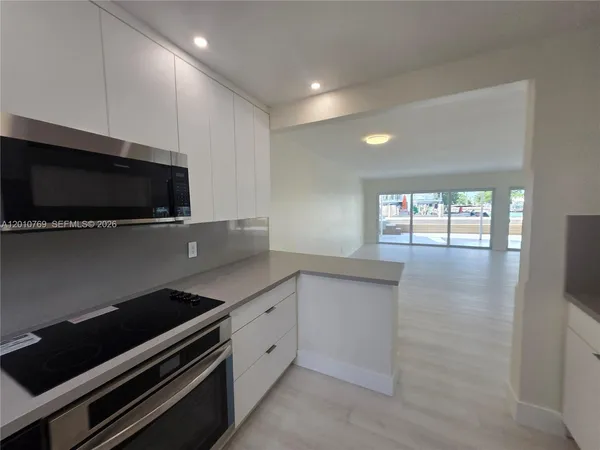 $6,000 | 834 Raymond Street, Miami Beach, FL 33141