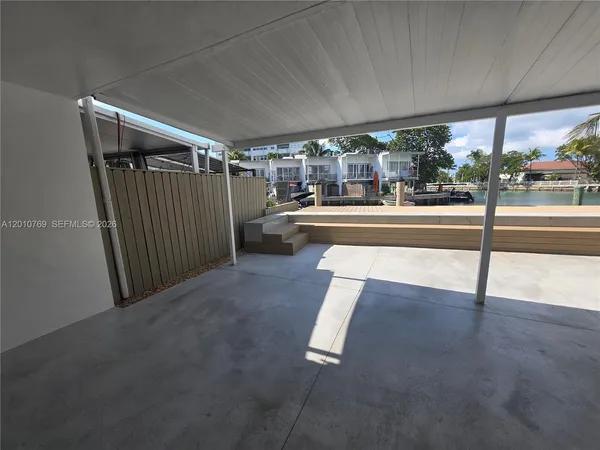 $6,000 | 834 Raymond Street, Miami Beach, FL 33141