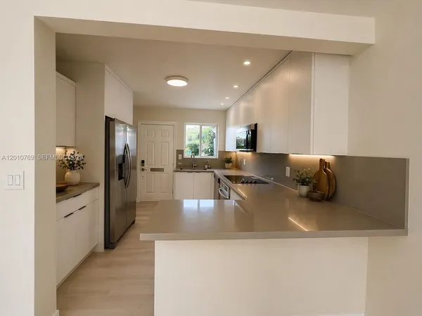 $6,000 | 834 Raymond Street, Miami Beach, FL 33141