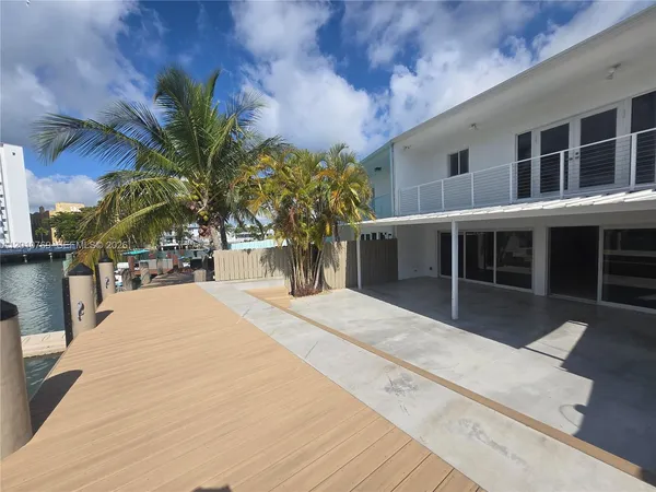 $6,000 | 834 Raymond Street, Miami Beach, FL 33141