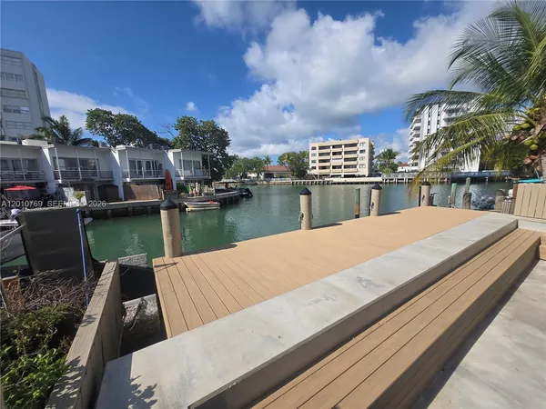 $6,000 | 834 Raymond Street, Miami Beach, FL 33141