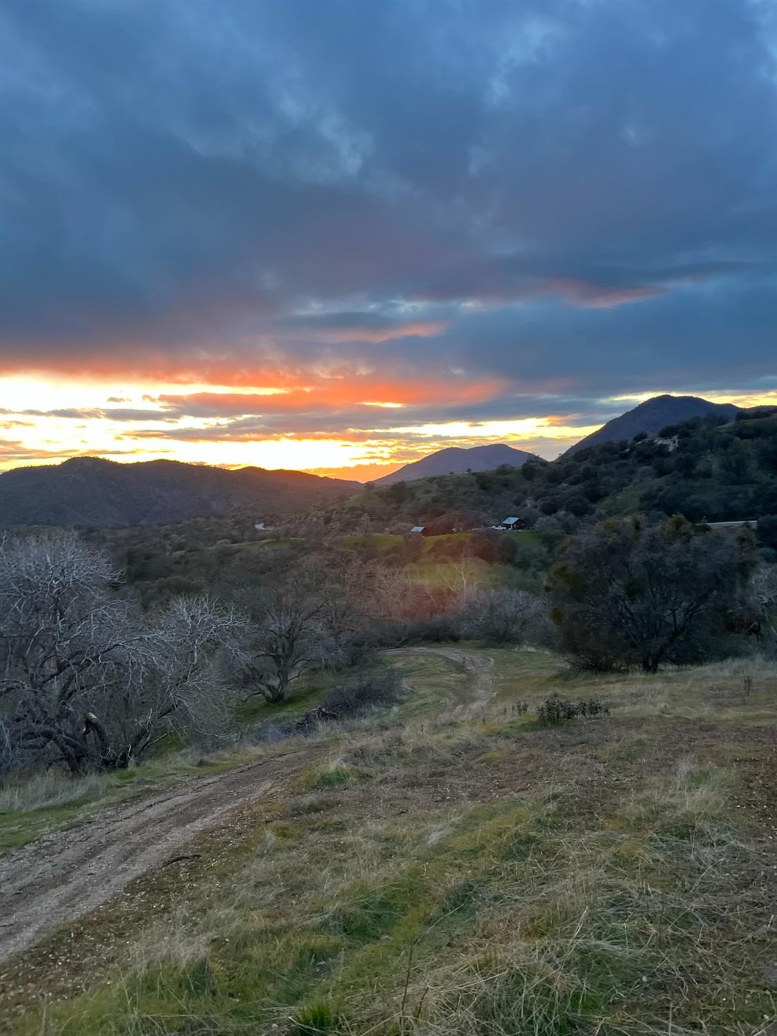 0 Apn Road, Unit 13836007 Clovis, CA 93619 - Photo 40 of 65 a view of mountain with sunset