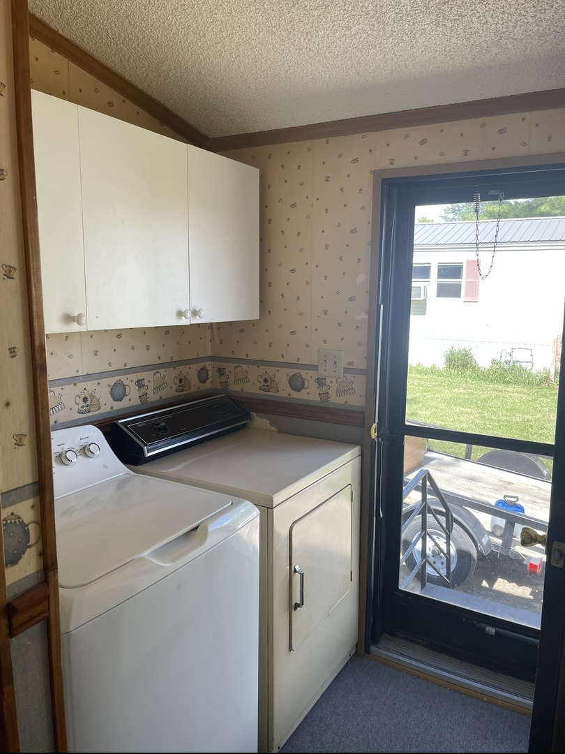 2211 Crestview Drive Princeton, IL 61356 - Photo 12 of 23 a utility room with dryer and washer