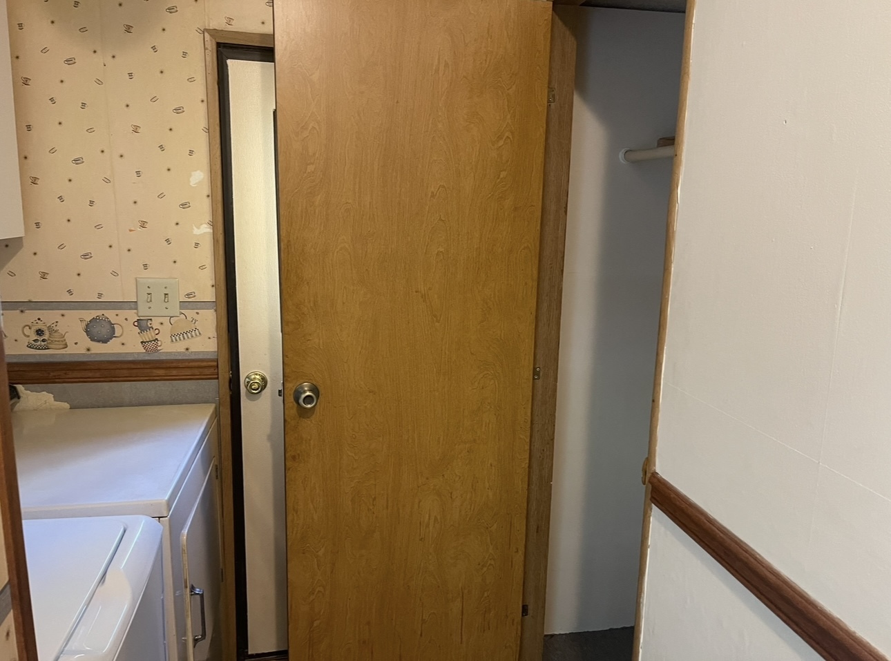 2211 Crestview Drive Princeton, IL 61356 - Photo 13 of 23 a bathroom with a sink and a mirror