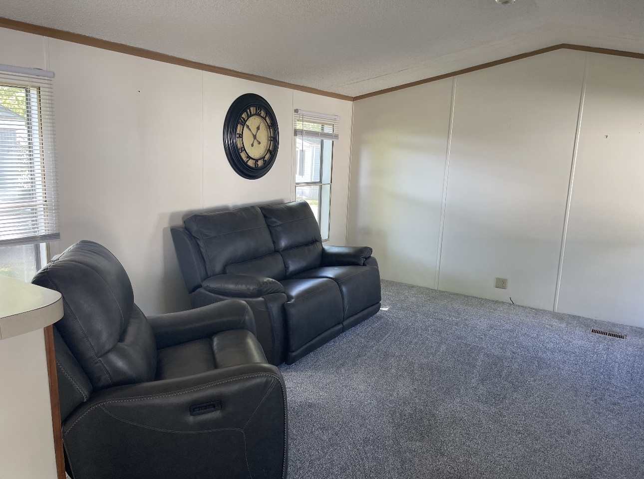 2211 Crestview Drive Princeton, IL 61356 - Photo 6 of 23 a living room with furniture and a window