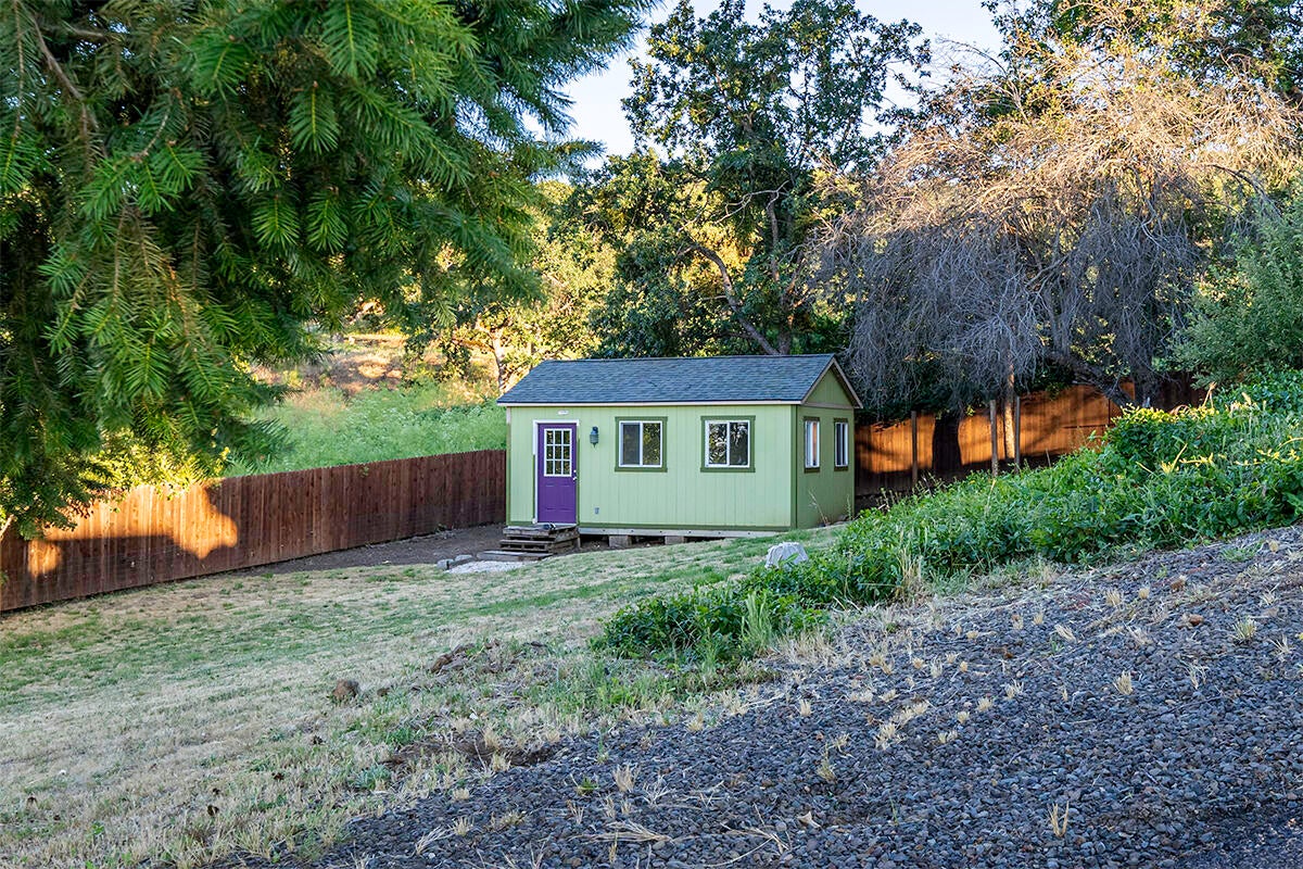3960 Independence School Road Medford, OR 97501 - Photo 26 of 47 DSC07498-HDR-Edit