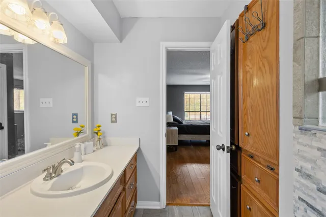 a en suite bathroom with a sink and a mirror
