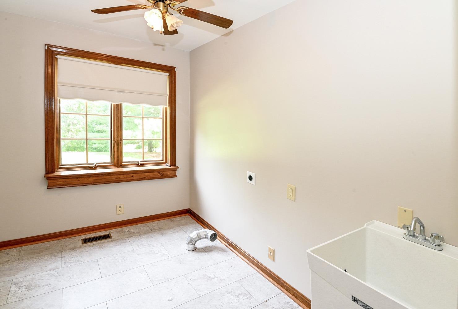 7020 Weiss Road Cincinnati, OH 45247 - Photo 14 of 39