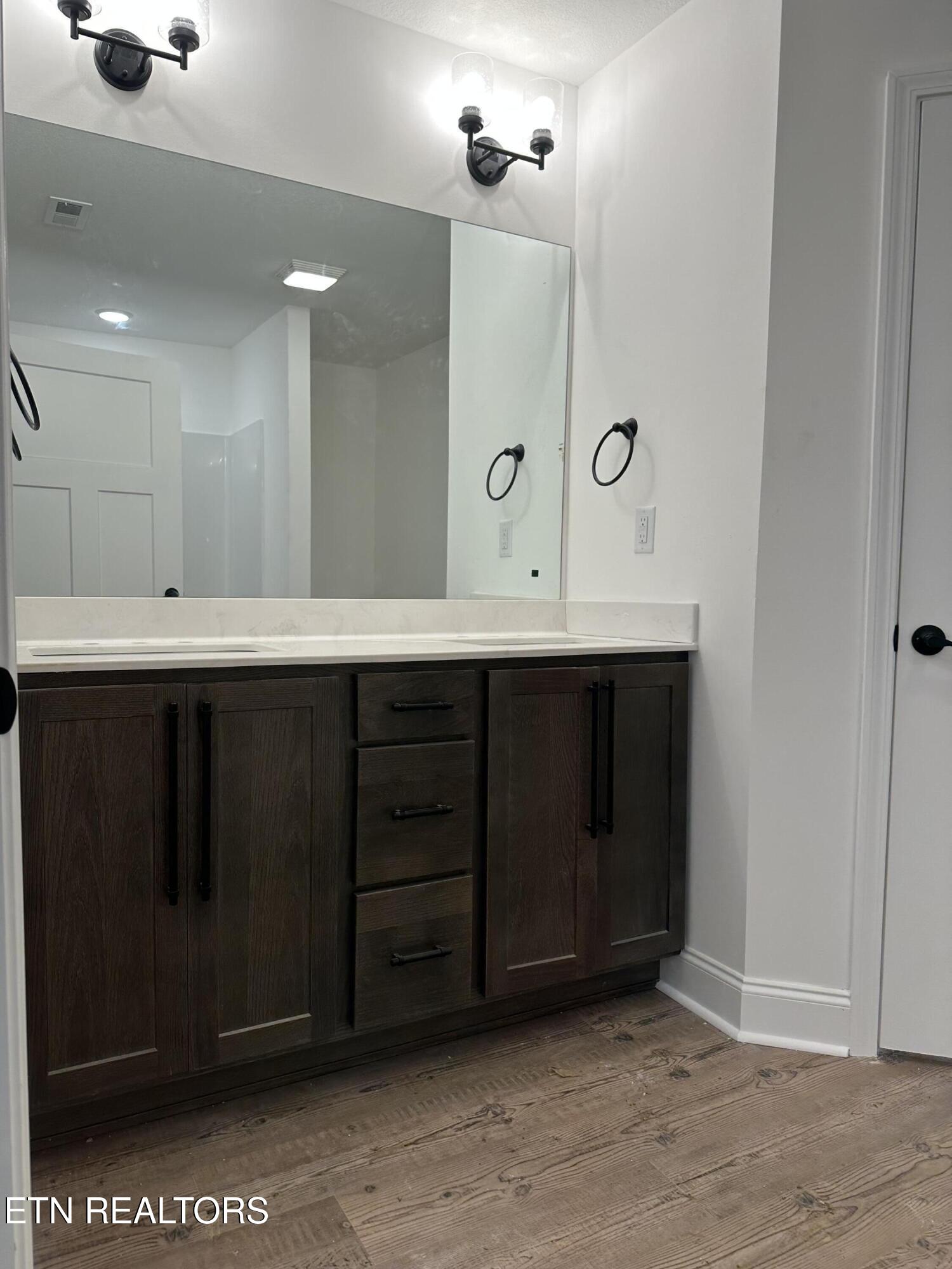 540 Henderson Road, Unit 26 Pigeon Forge, TN 37862 - Photo 19 of 41 Primary Bathroom