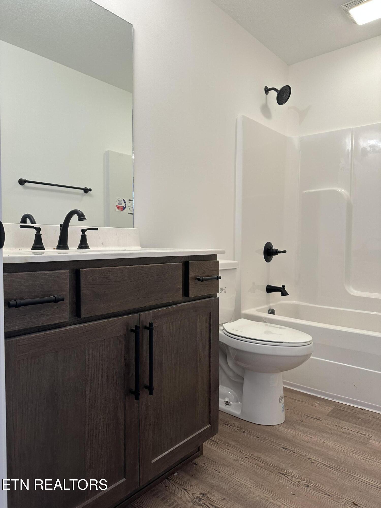 540 Henderson Road, Unit 26 Pigeon Forge, TN 37862 - Photo 25 of 41 Guest Bathroom