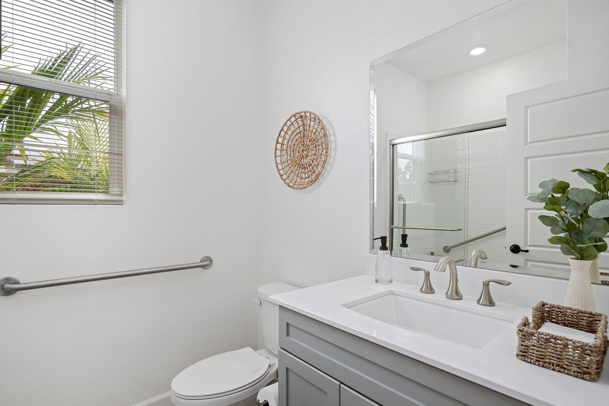 2171 Moro Way Santa Paula, CA 93060 - Photo 24 of 57 Bathroom 2