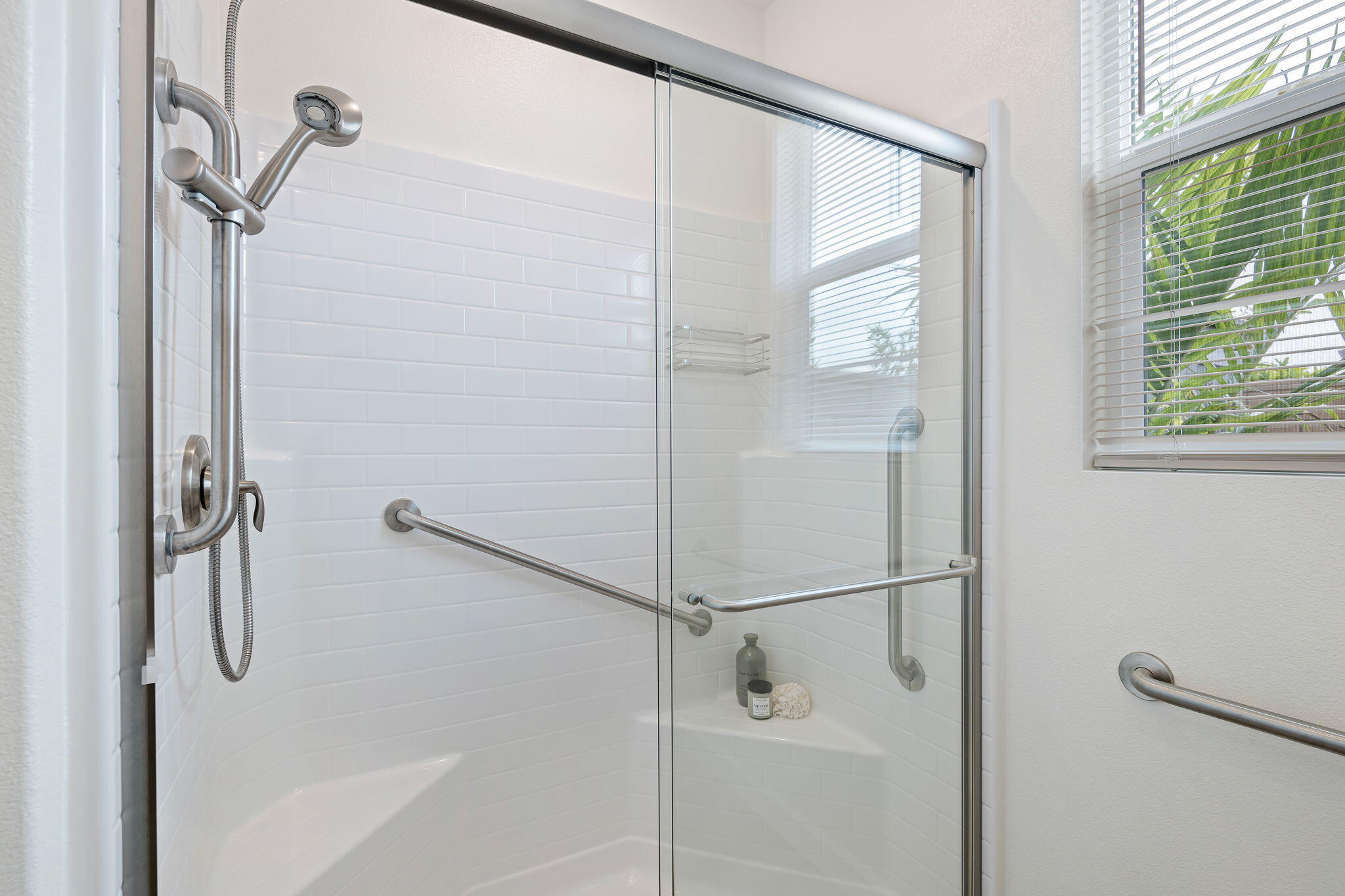 2171 Moro Way Santa Paula, CA 93060 - Photo 25 of 57 Bathroom 2