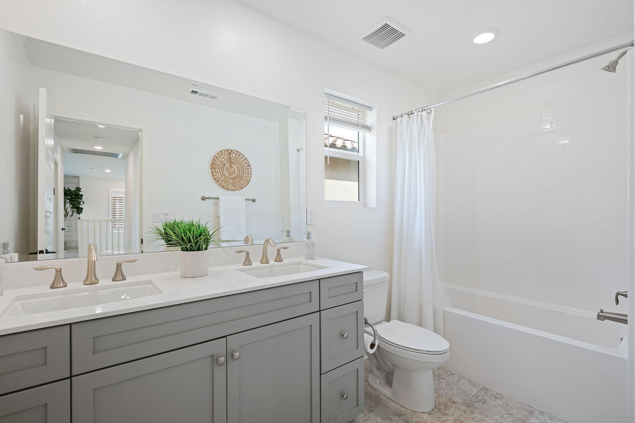 2171 Moro Way Santa Paula, CA 93060 - Photo 27 of 57 Bathroom 3