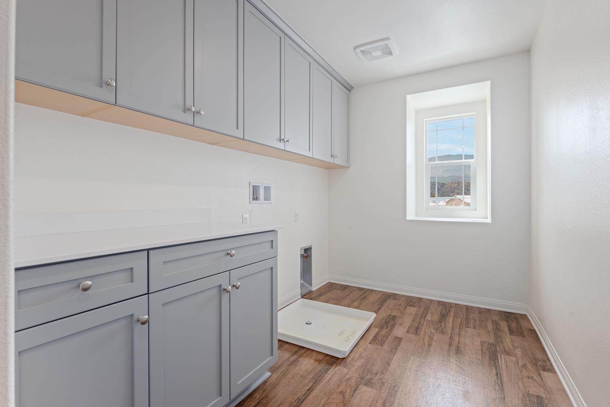 2171 Moro Way Santa Paula, CA 93060 - Photo 28 of 57 Laundry