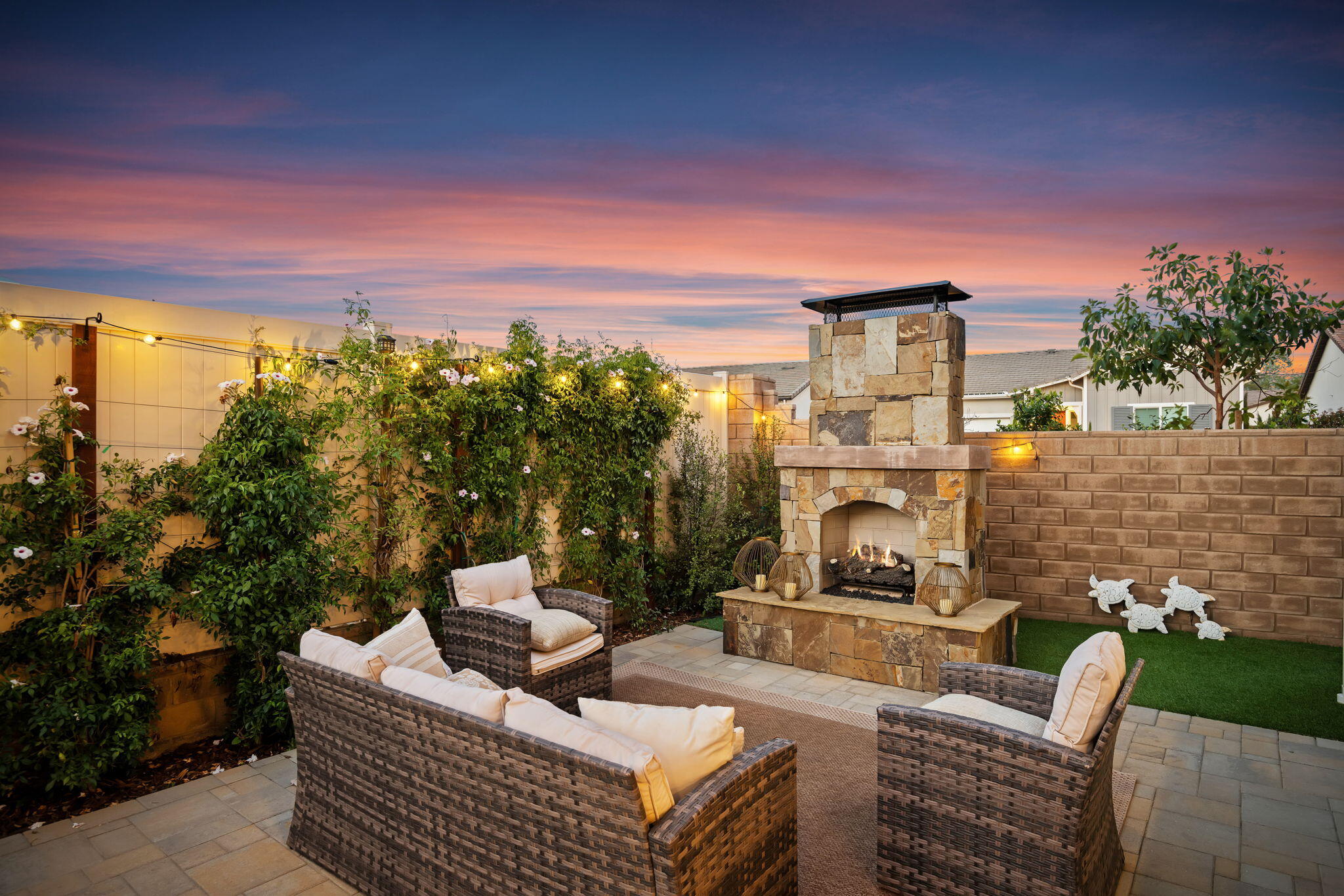 2171 Moro Way Santa Paula, CA 93060 - Photo 29 of 57 Patio (twilight)