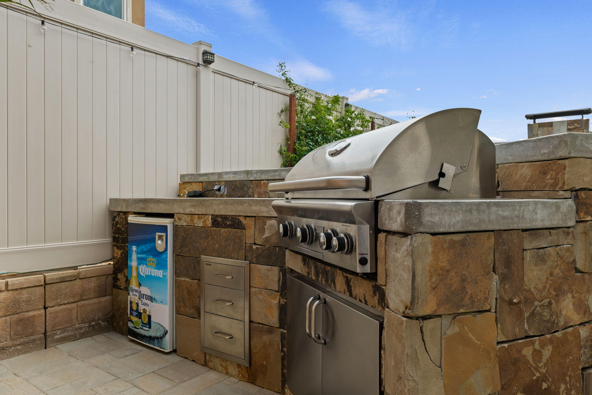 2171 Moro Way Santa Paula, CA 93060 - Photo 32 of 57 18 - Outdoor BBQ