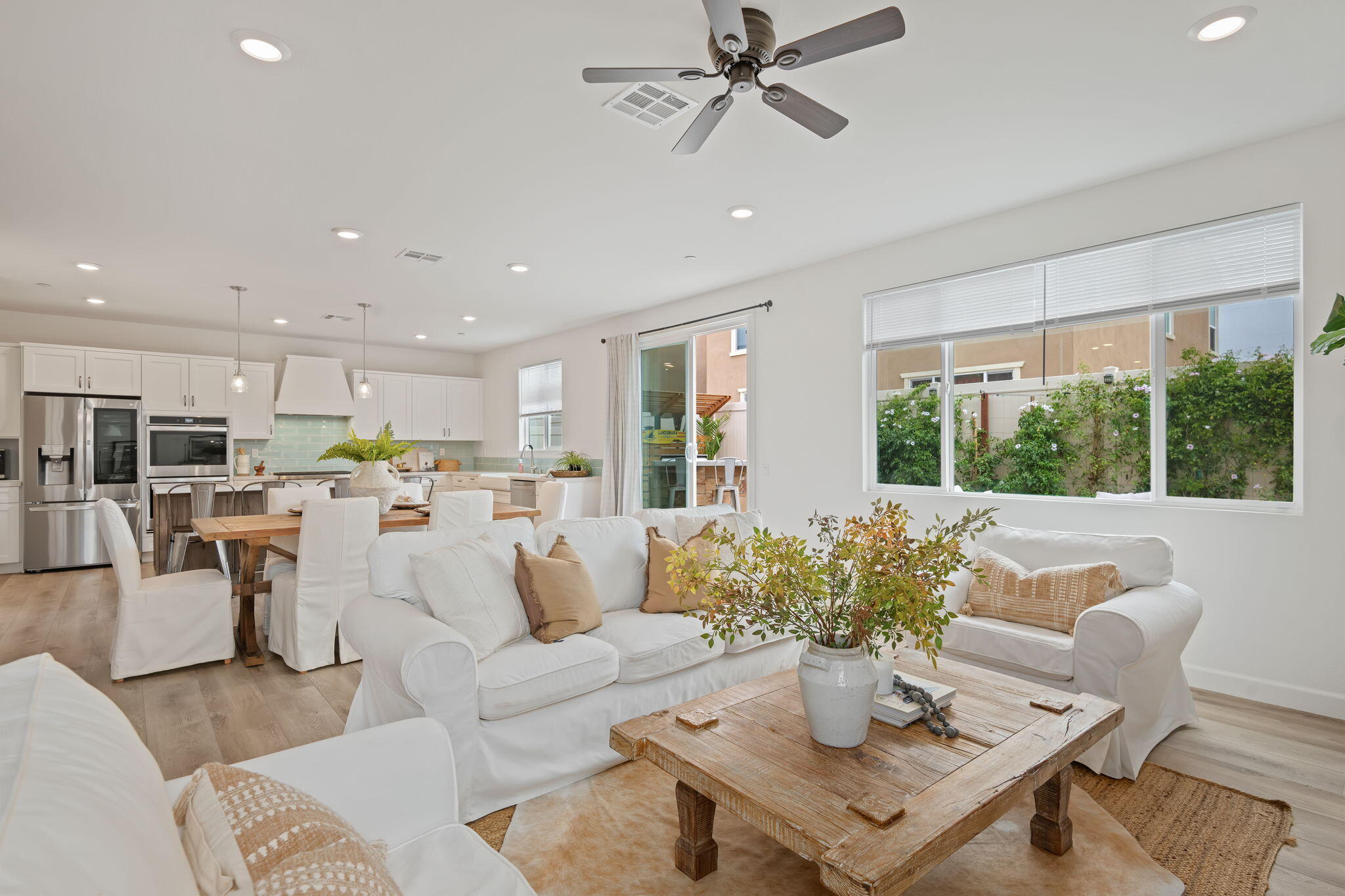 2171 Moro Way Santa Paula, CA 93060 - Photo 7 of 57 Family Room