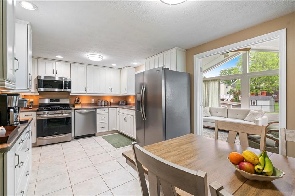 135 Fox Run Road Cranberry Township, PA 16066 - Photo 8 of 41 Gallery Image 8