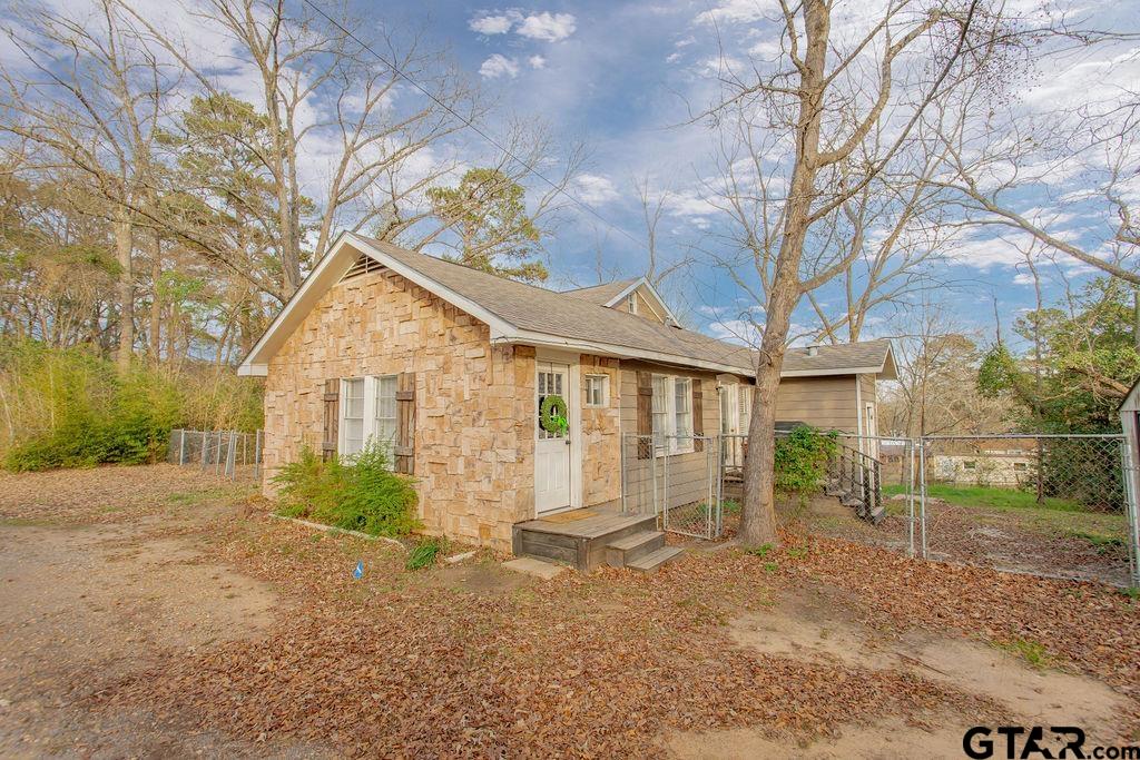 508 North Tyler Street Big Sandy, TX 75755 - Photo 3 of 27