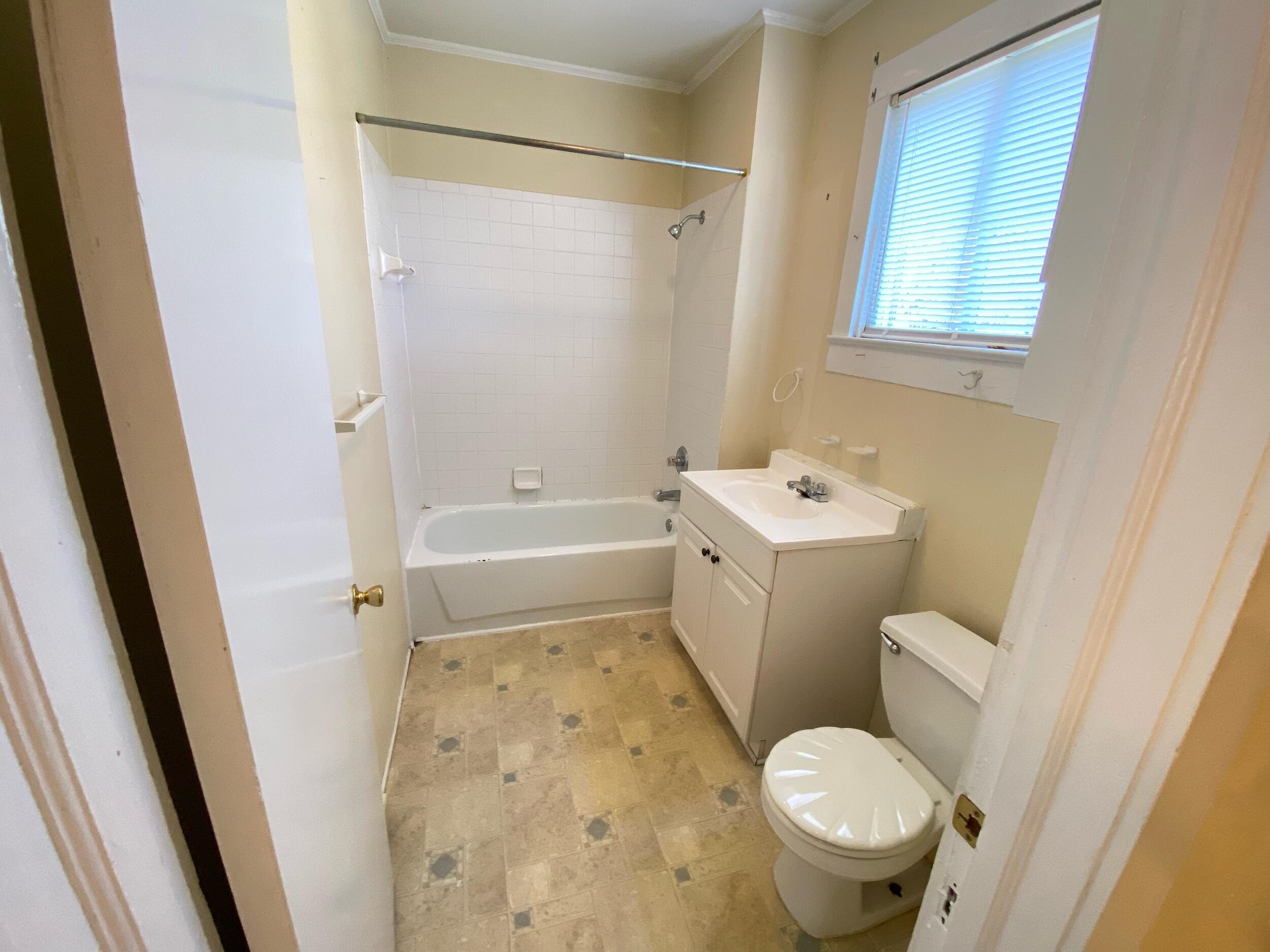 3016 River Drive, Unit B Columbia, SC 29201 - Photo 6 of 7 Bath