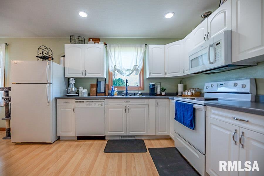 12451 South Valley Road Princeville, IL 61559 - Photo 18 of 40