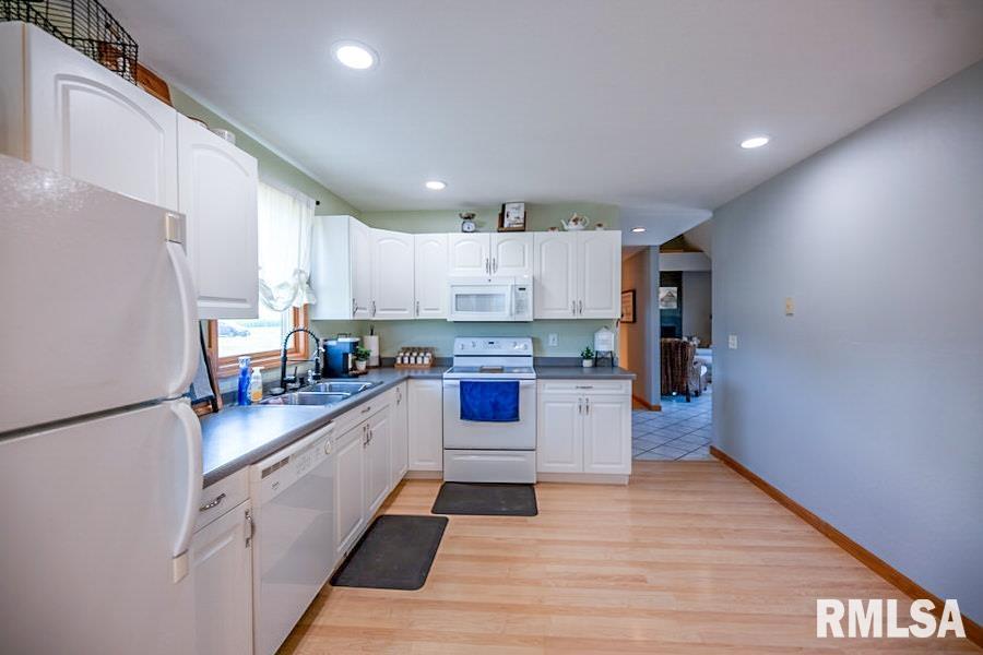 12451 South Valley Road Princeville, IL 61559 - Photo 19 of 40